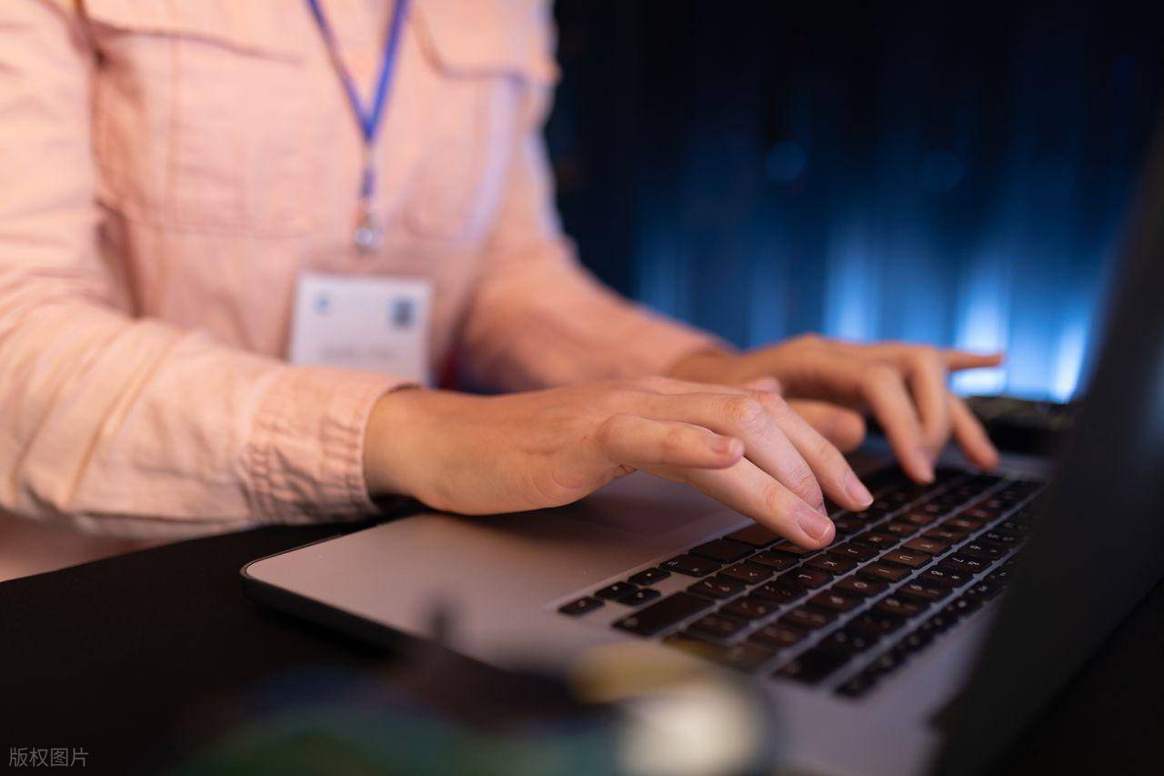 .NET 中的源代码生成器如何生成 API 客户端？